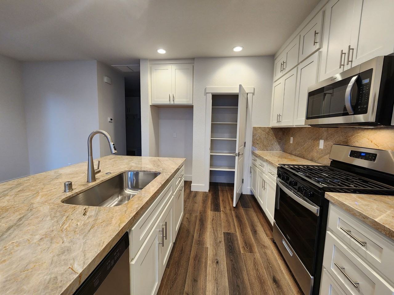 1135 Grove St - Photo 6 of 21