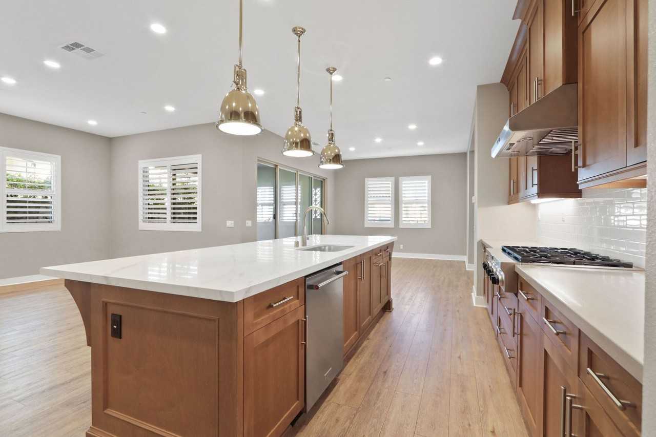 4738 Flora Park Way - Photo 6 of 45