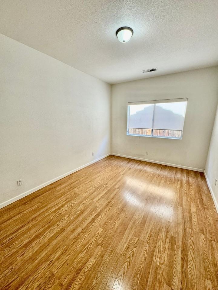 312 Rosalie Ct - Photo 7 of 14