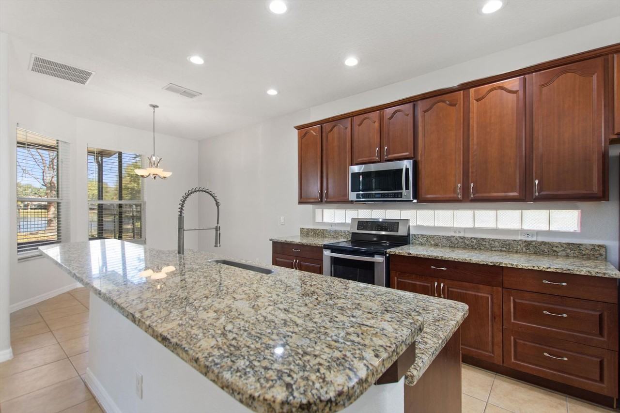 9020 Pecky Cypress Way - Photo 5 of 50