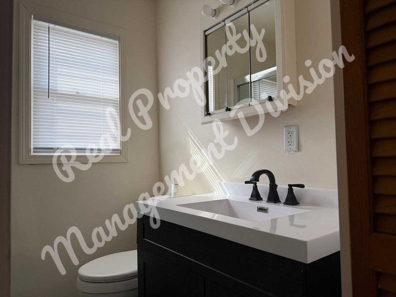 1122 W Centre St - Photo 4 of 14