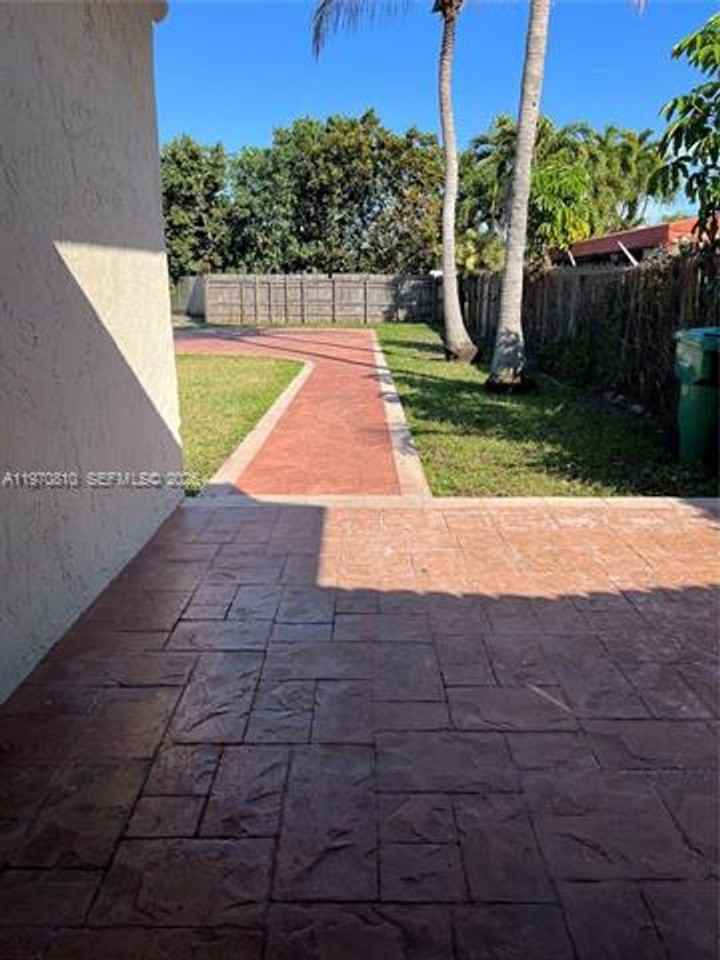 158 158 SW 96th Ct th 158 - Photo 2 of 10