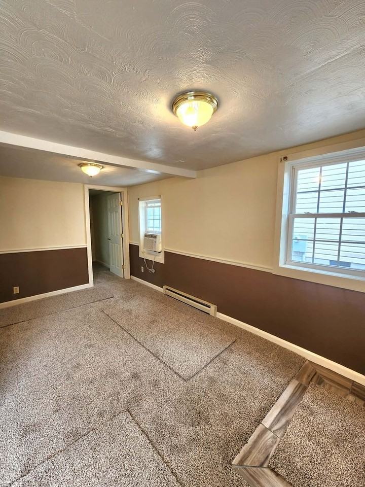 140 S Fifth St Apt A - Photo 2 of 9