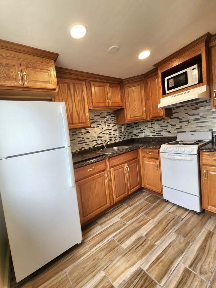 140 S Fifth St Apt A - Photo 4 of 9