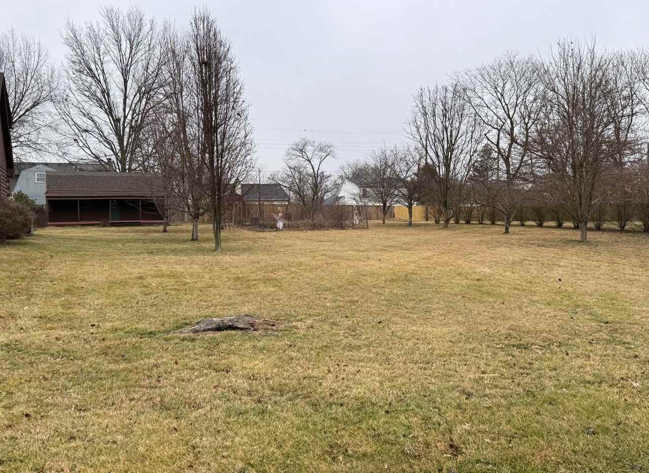 207 Lakeshore Dr - Photo 3 of 28