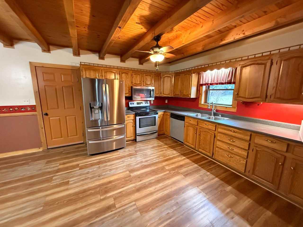 207 Lakeshore Dr - Photo 4 of 28