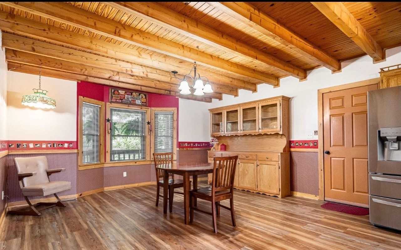 207 Lakeshore Dr - Photo 7 of 28