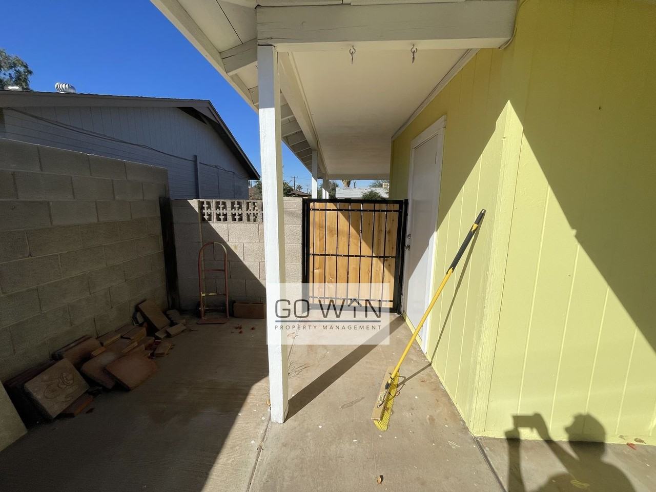 505 S Margo Dr - Photo 4 of 33