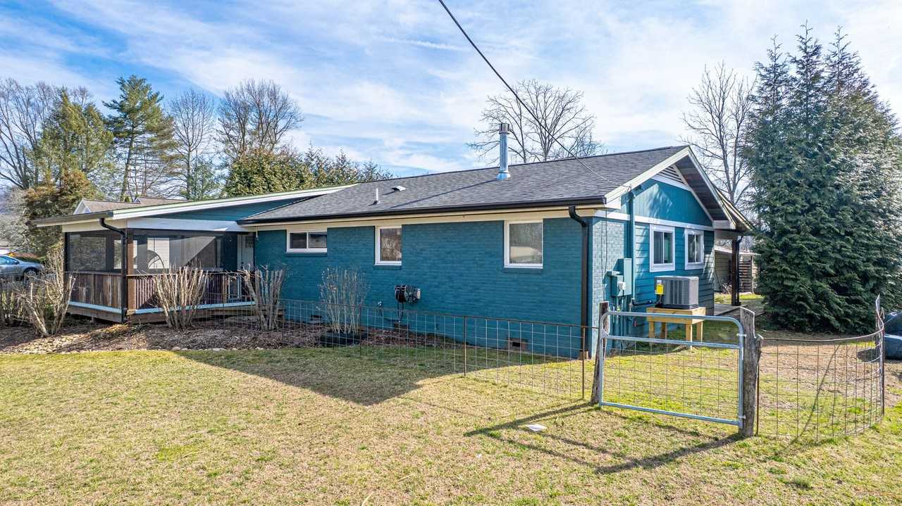 65 Cherry St - Photo 2 of 26