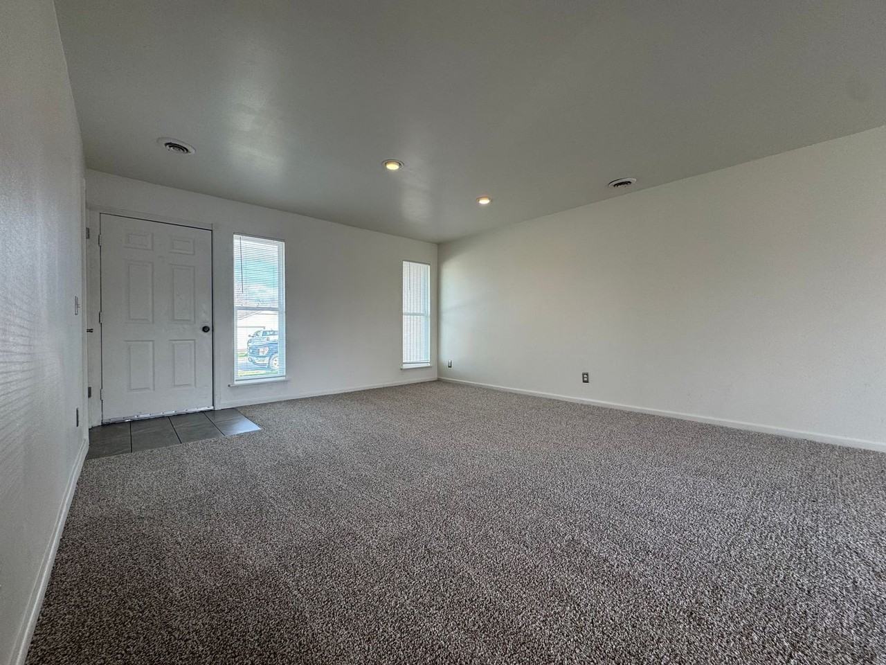 1802 S 14th Pl - Photo 3 of 22