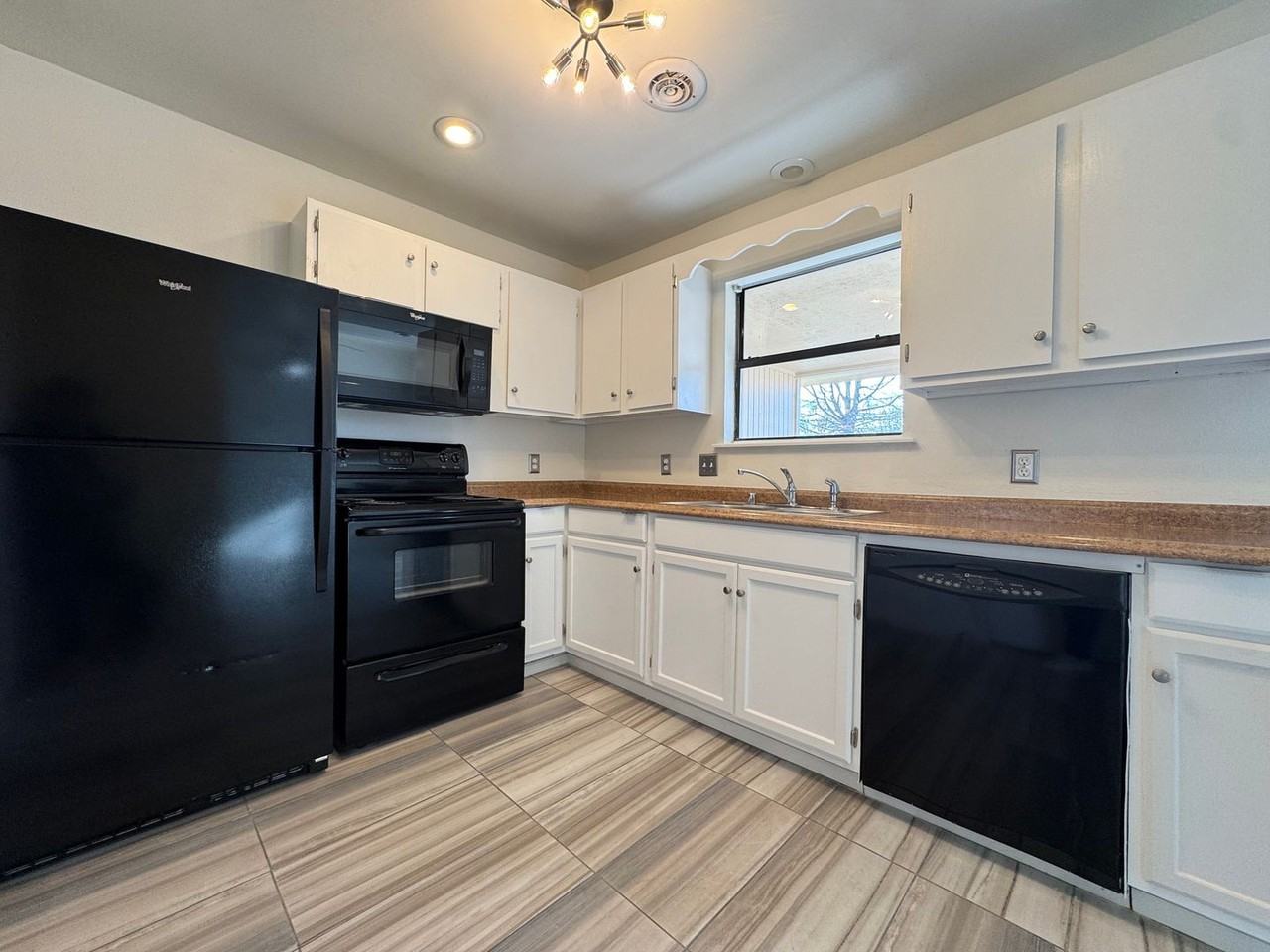 1802 S 14th Pl - Photo 5 of 22