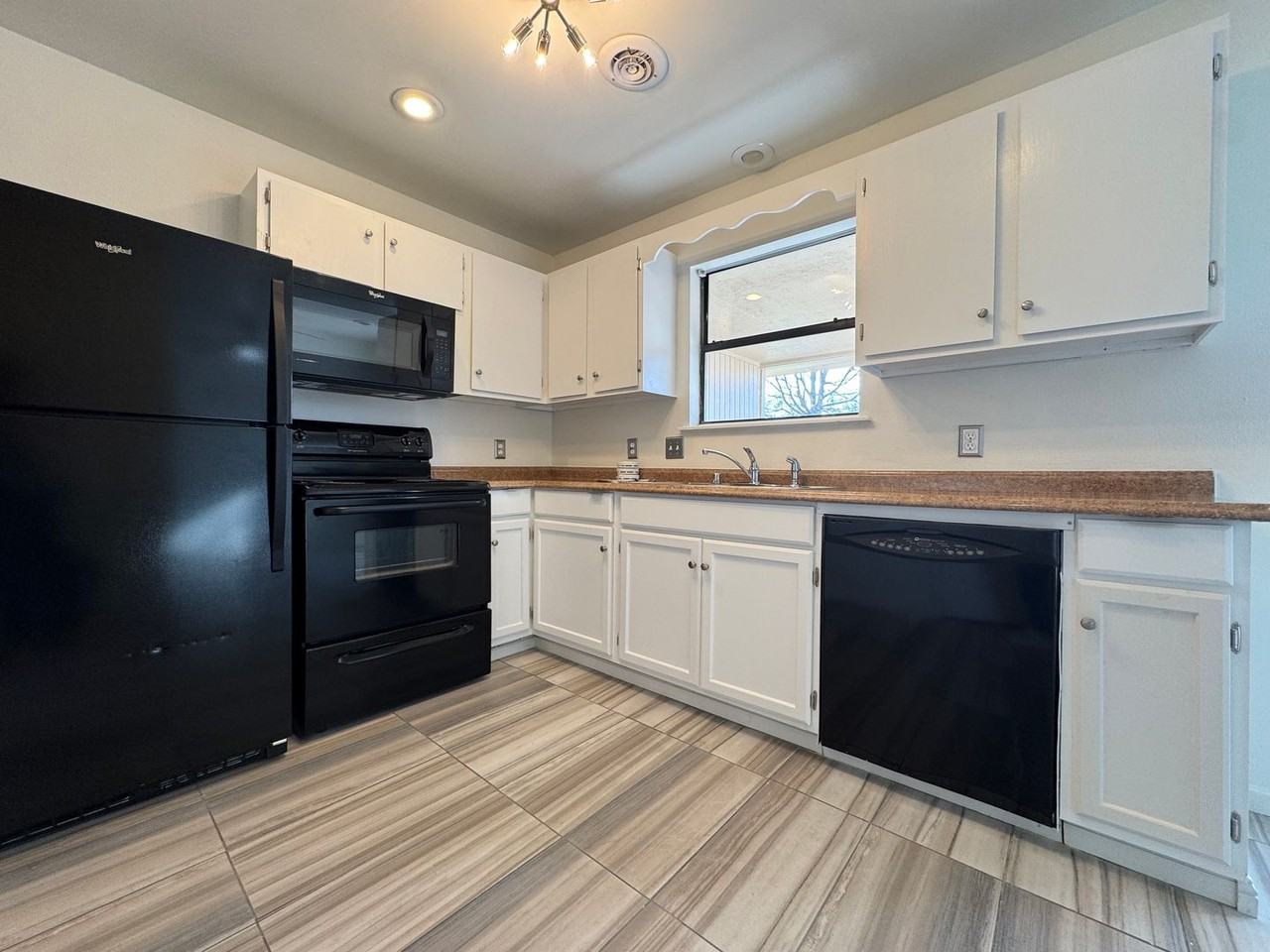 1802 S 14th Pl - Photo 6 of 22