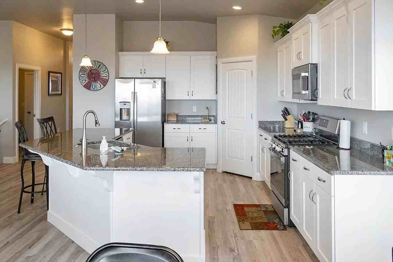 512 Todd Pl - Photo 5 of 34