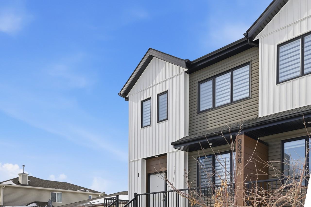 9938 162 Street Northwest - Photo 4 of 36