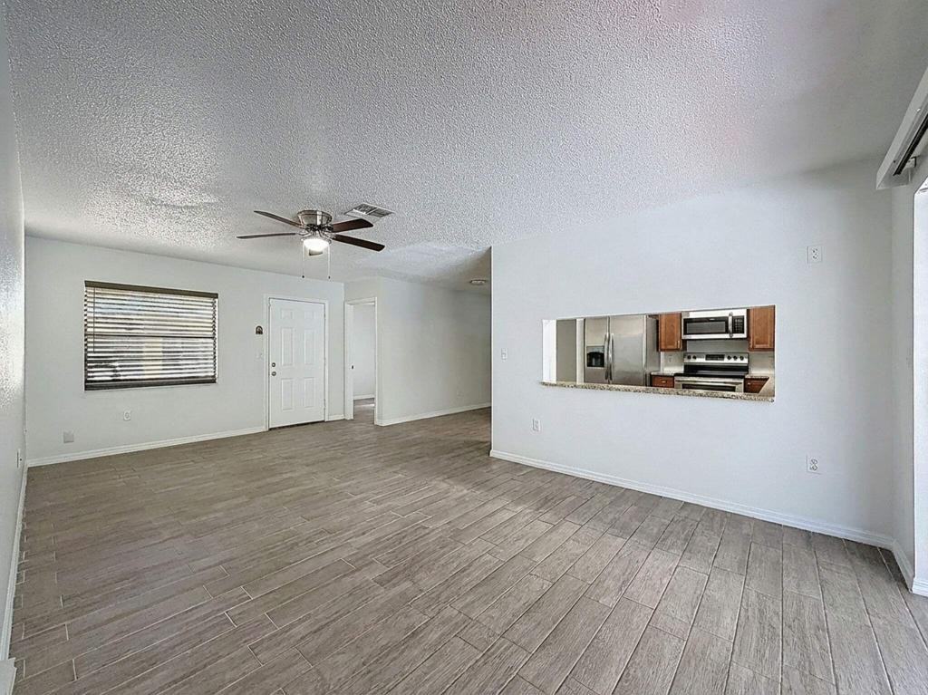 7410 Dundee Ct - Photo 3 of 25