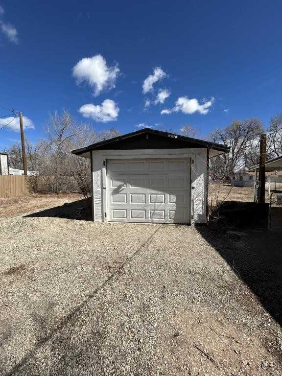 350 N Diamond Ave - Photo 2 of 13