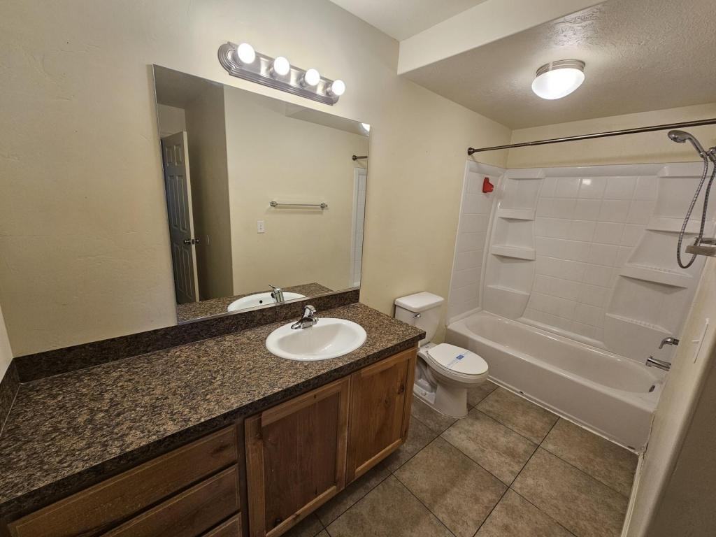 4642 S 1900 W - Photo 4 of 9