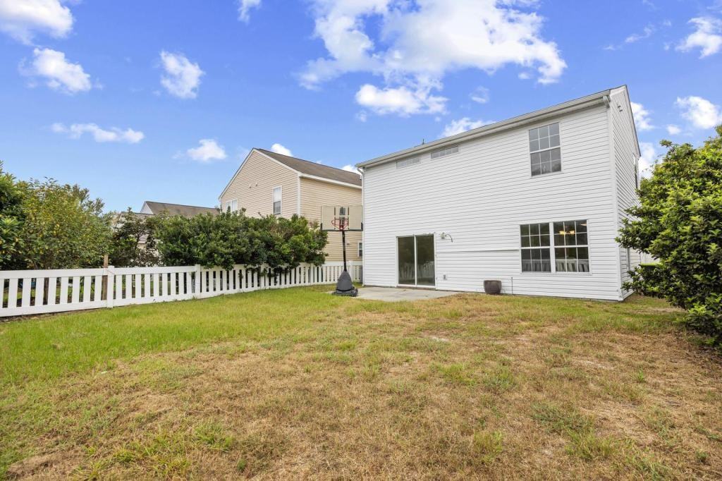 454 Dandelion Ln - Photo 3 of 26