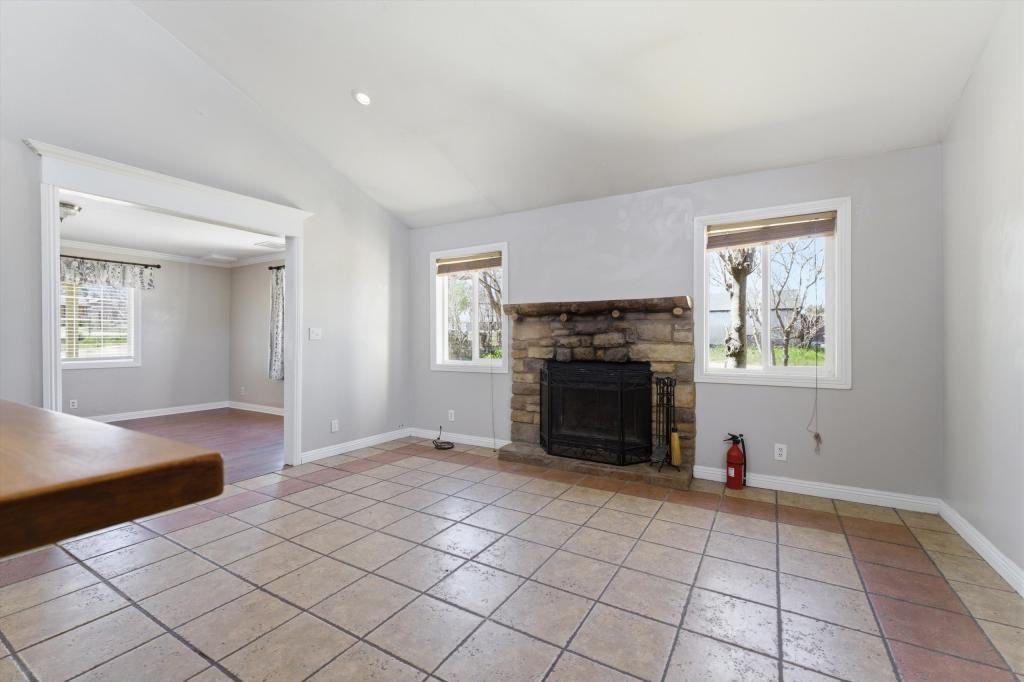 13237 E Avenue W8 - Photo 4 of 26