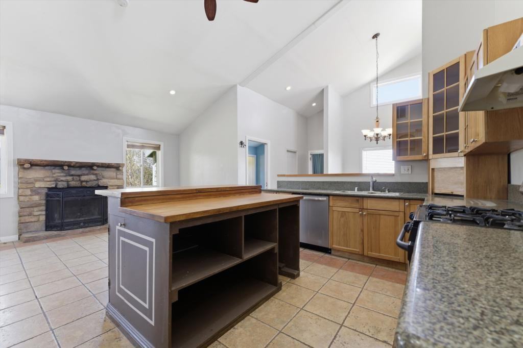 13237 E Avenue W8 - Photo 6 of 26