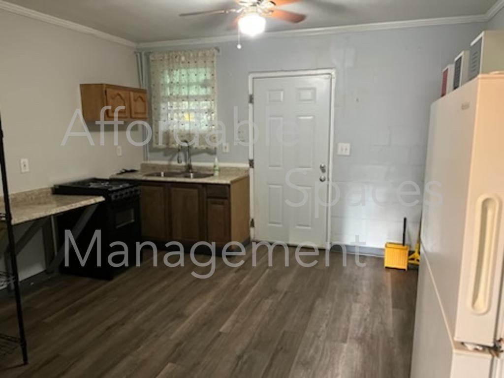 3535 Brookdale Ave - Photo 3 of 5