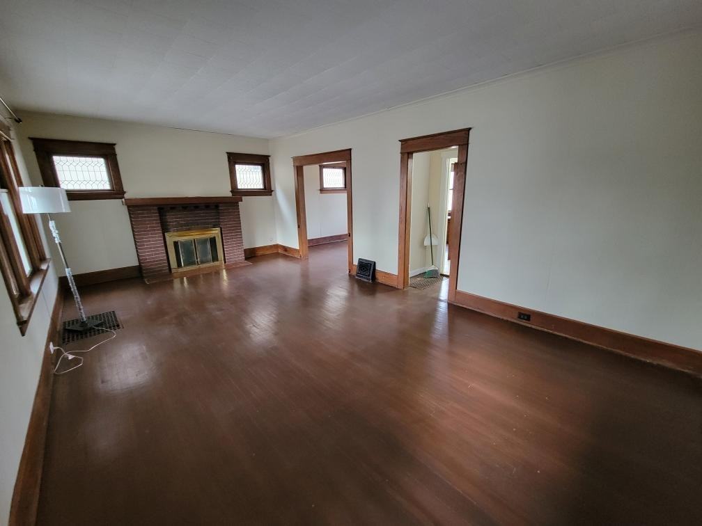 3221 S Harrison St - Photo 3 of 15