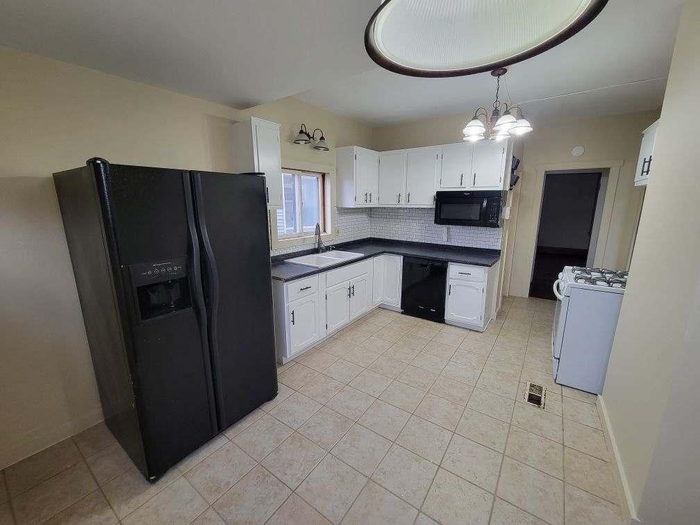 3221 S Harrison St - Photo 4 of 15