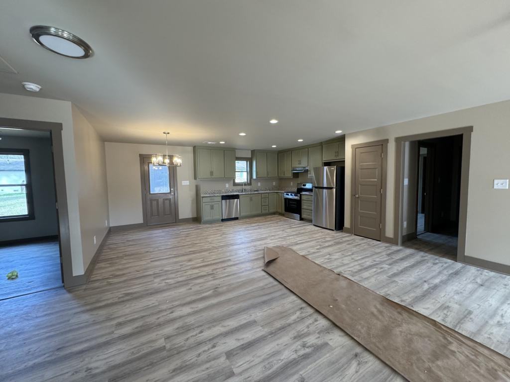 118 Dobbins Cir - Photo 2 of 11