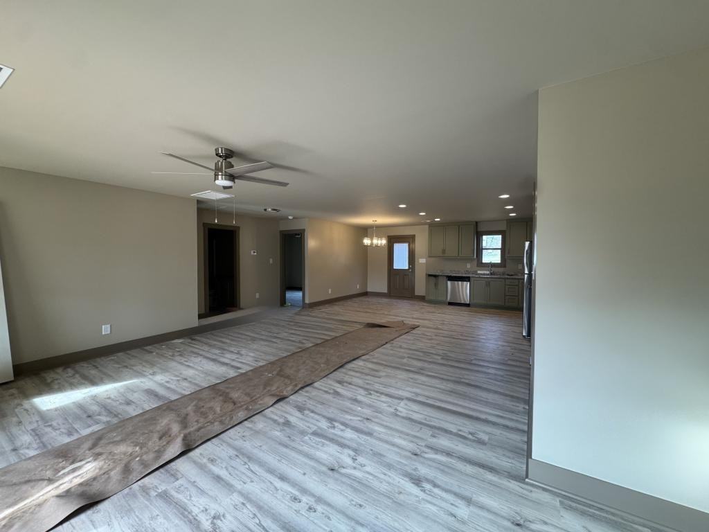 118 Dobbins Cir - Photo 4 of 11