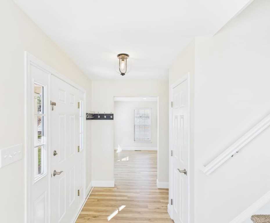 720 E Newport Rd - Photo 3 of 20