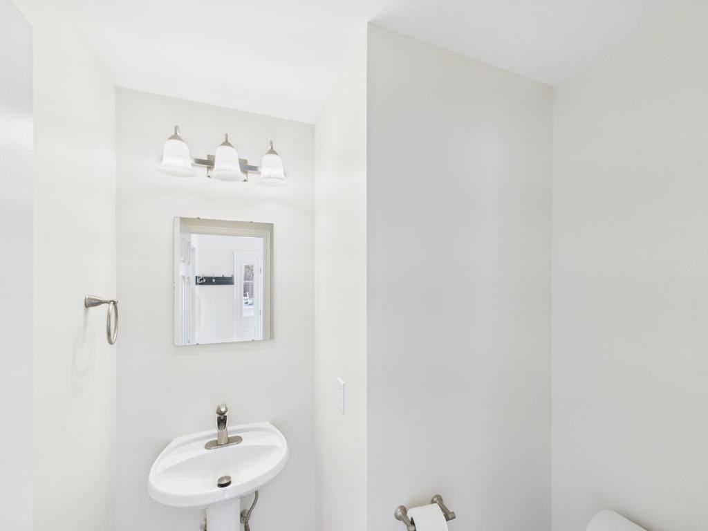 720 E Newport Rd - Photo 4 of 20