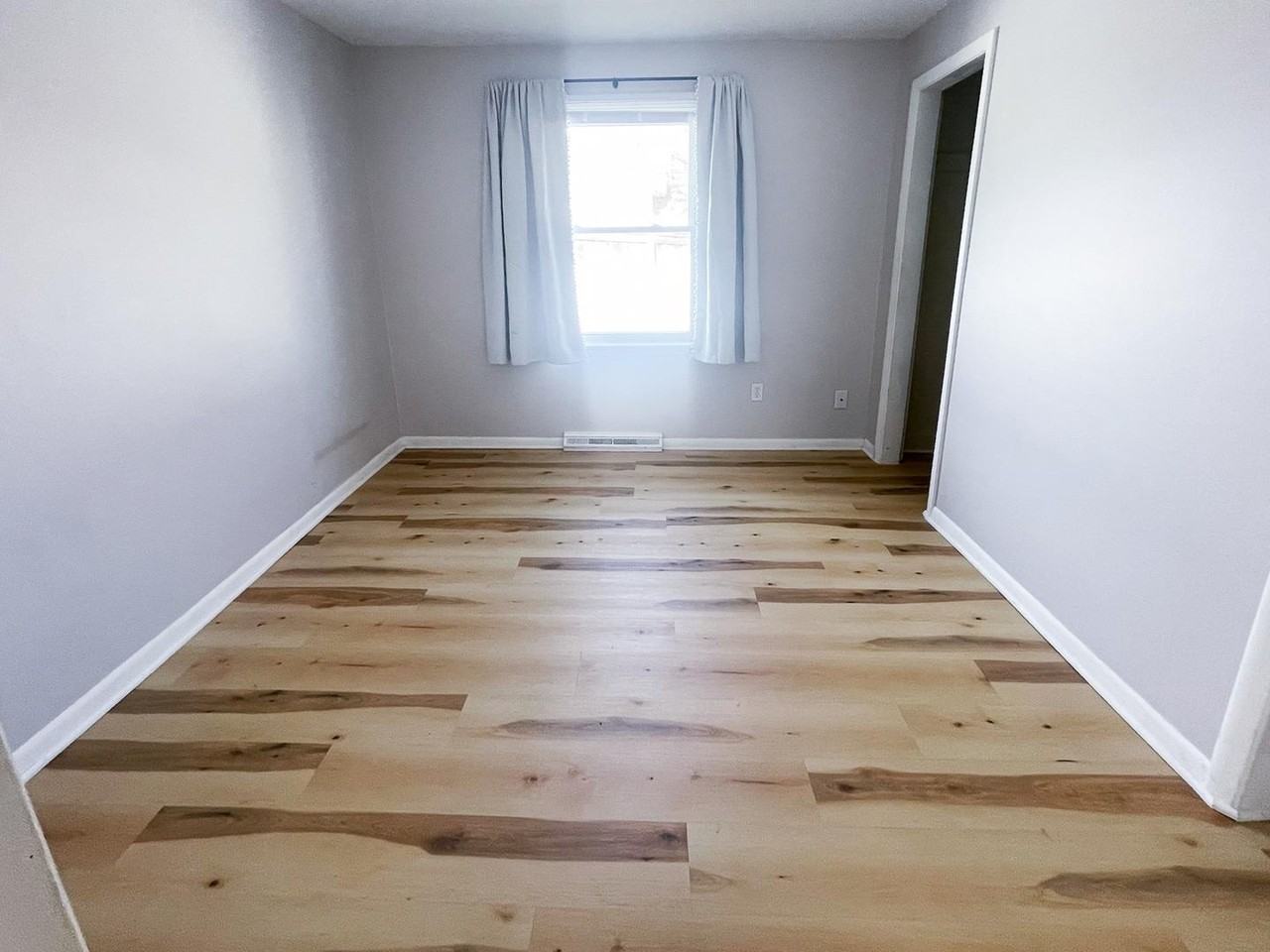 705 State St - Photo 4 of 13