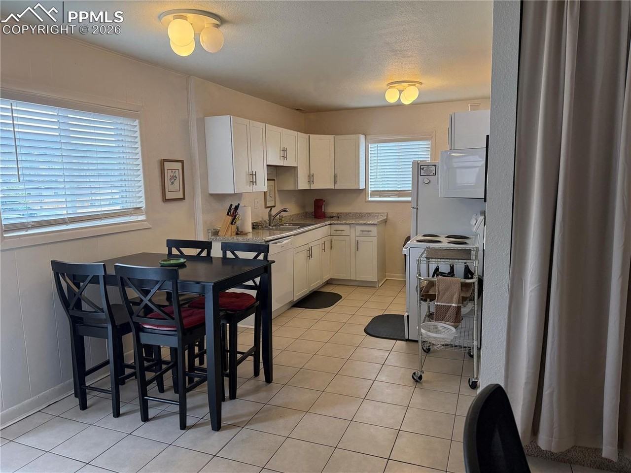 418 N Baldwin St - Photo 4 of 14