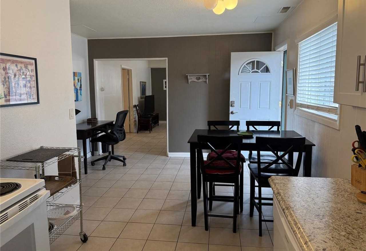 418 N Baldwin St - Photo 7 of 14