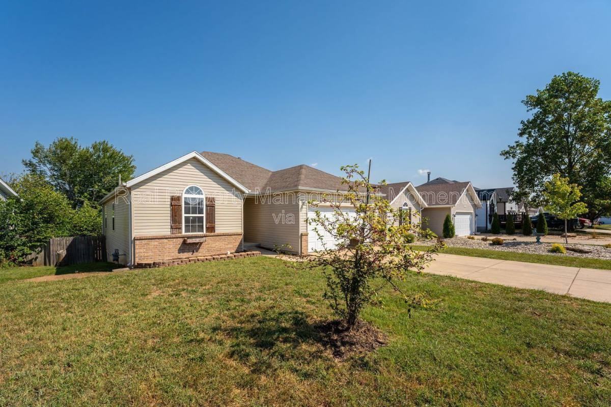 882 S Hickory Ln - Photo 2 of 10