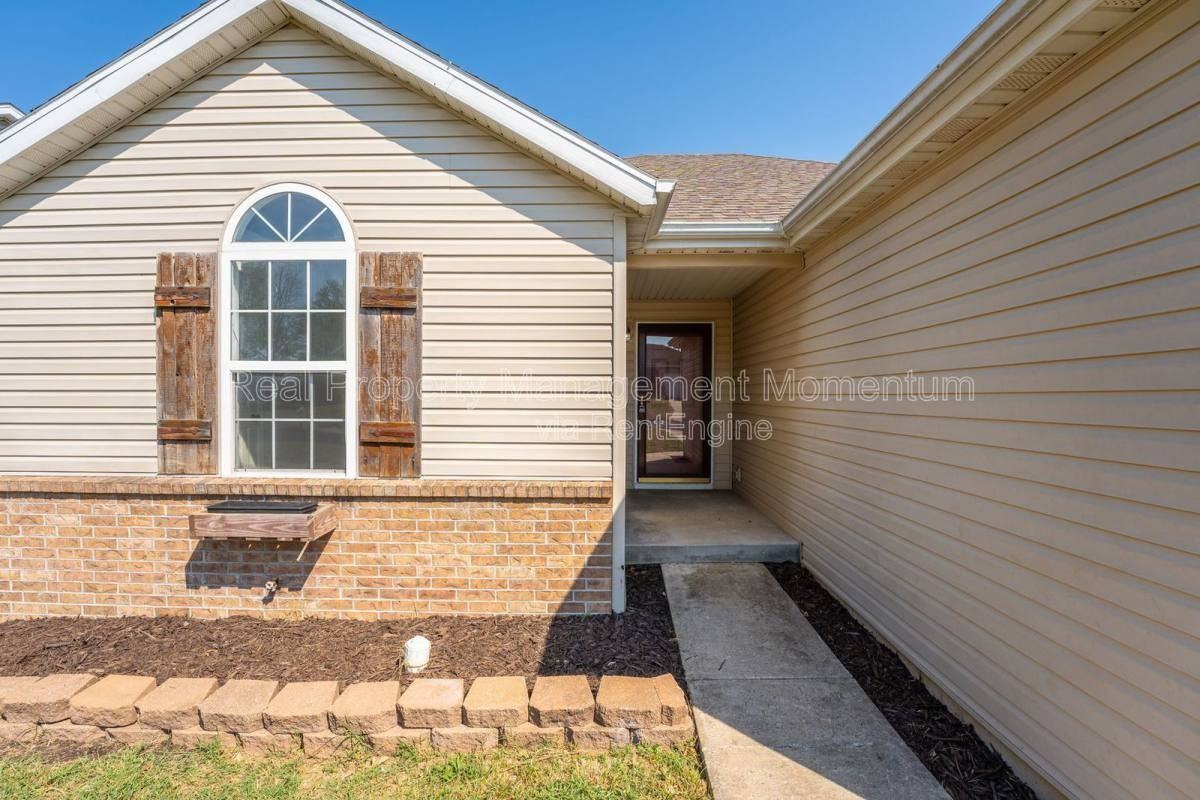 882 S Hickory Ln - Photo 3 of 10