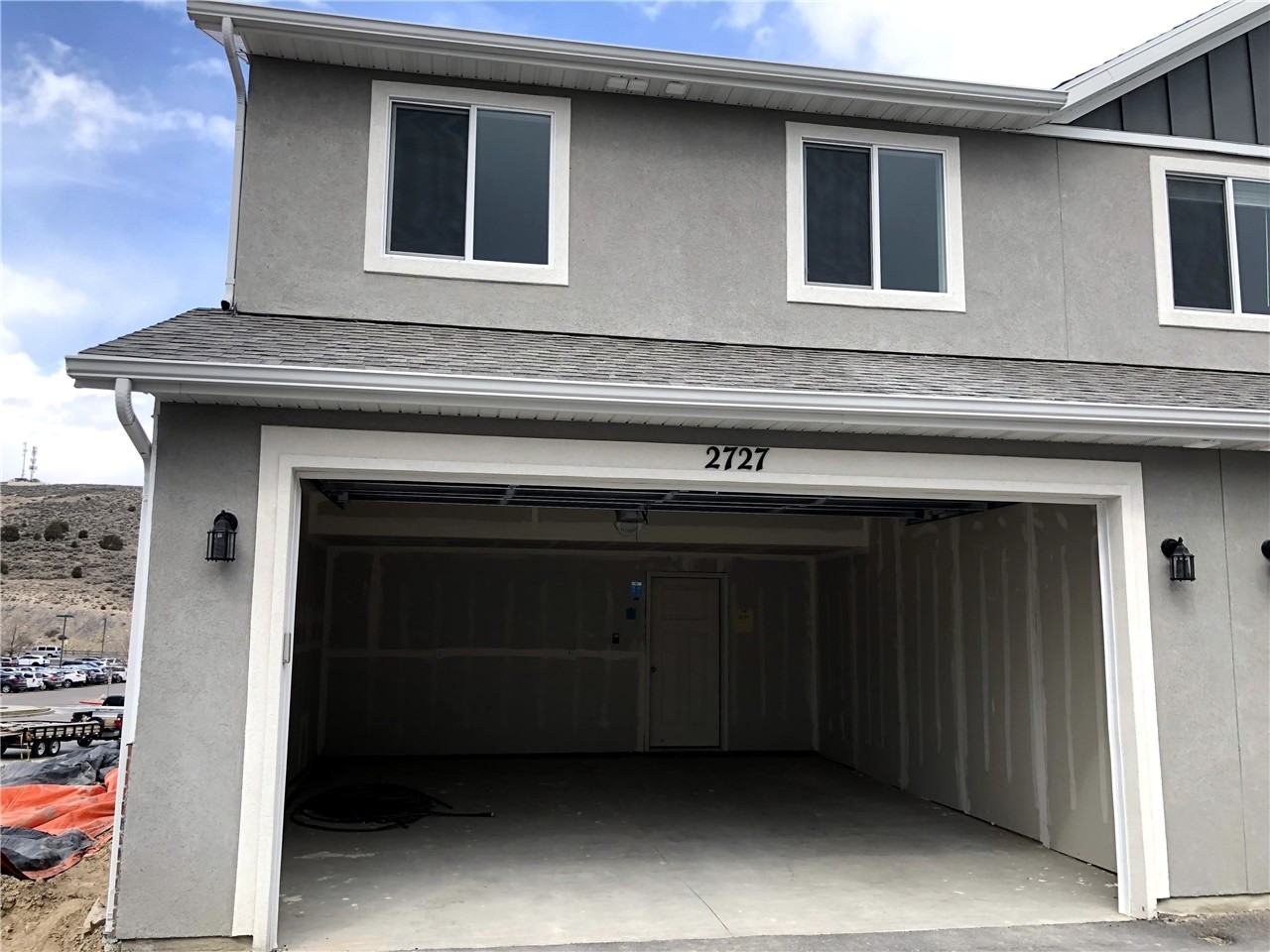 2727 E Kistler Aly - Photo 2 of 21