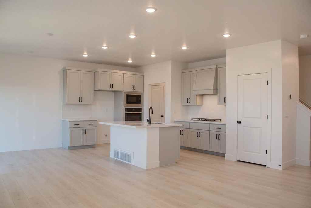 2740 W Aurora Ave - Photo 3 of 21