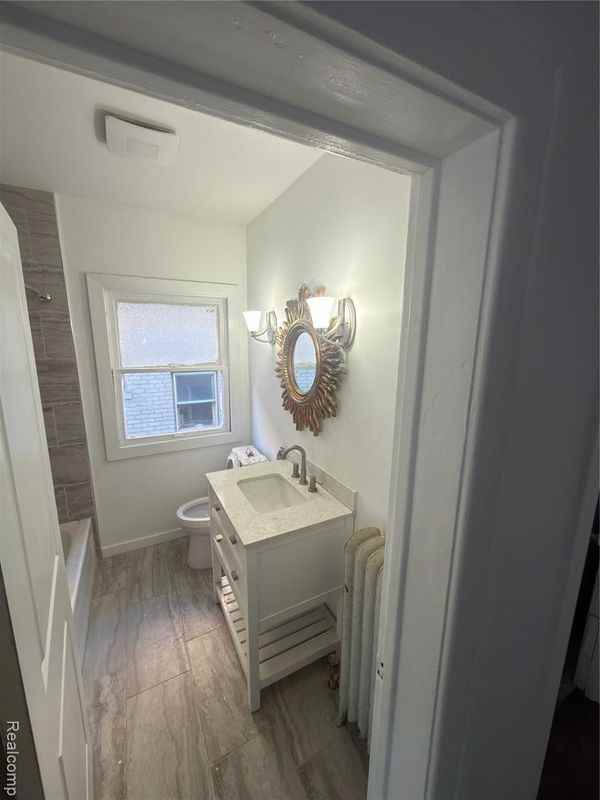 2490 Calvert St - Photo 3 of 8