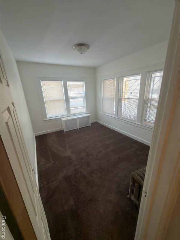 2490 Calvert St - Photo 4 of 8