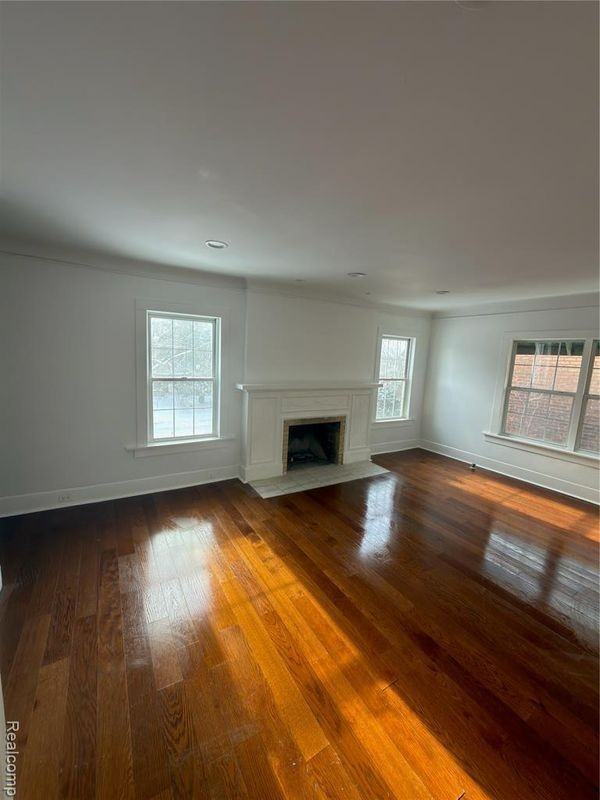 2490 Calvert St - Photo 7 of 8