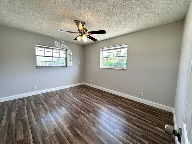 848 Center Street #3 - Photo 5 of 9