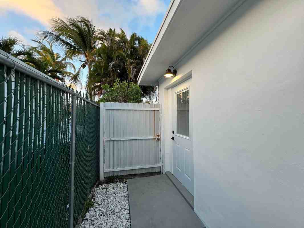 432 Nw 100th St - Photo 7 of 9