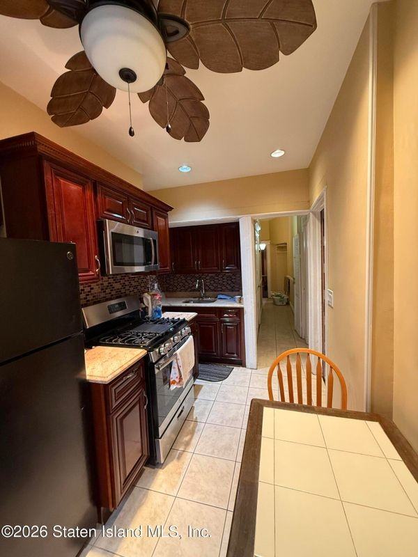 650 54th St - Photo 2 of 12