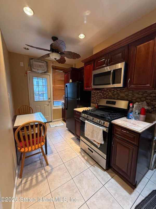 650 54th St - Photo 3 of 12