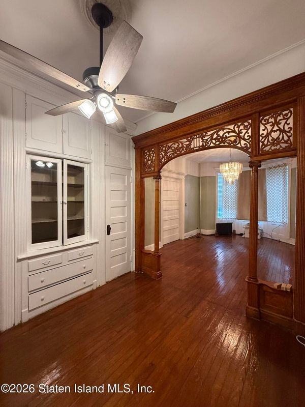 650 54th St - Photo 4 of 12