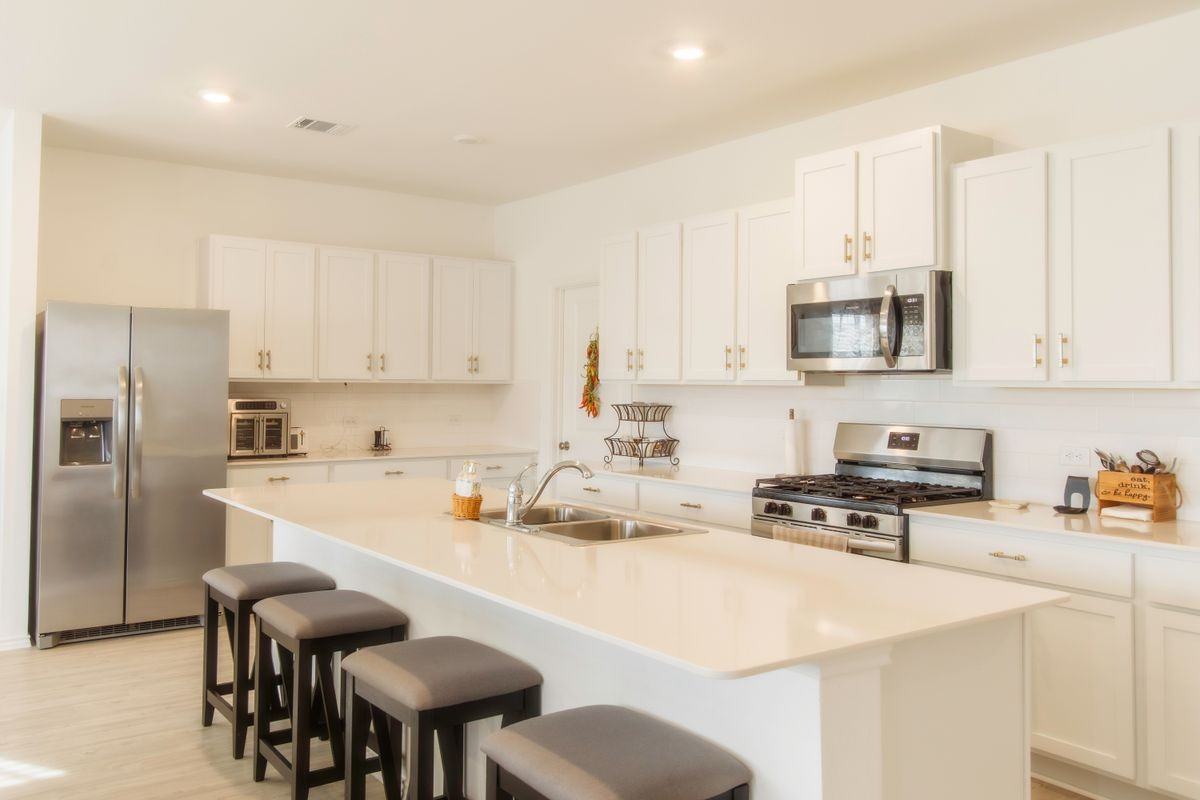 913 Coulee Dr - Photo 4 of 7