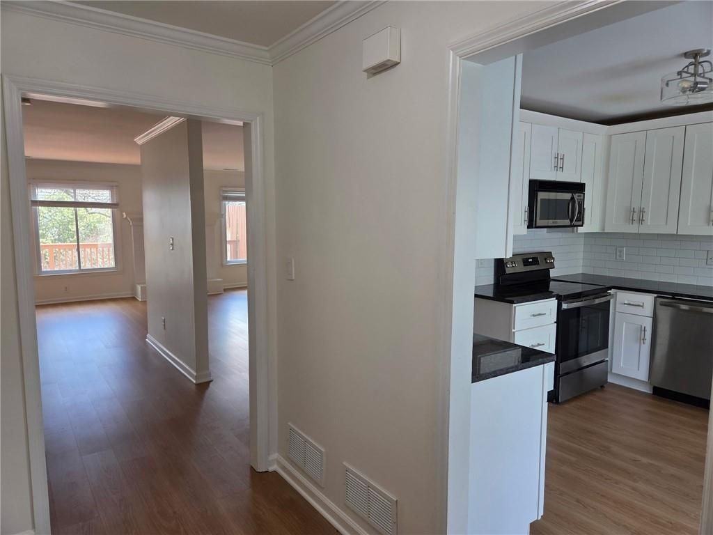 1409 Old Virginia Ct Se - Photo 2 of 15