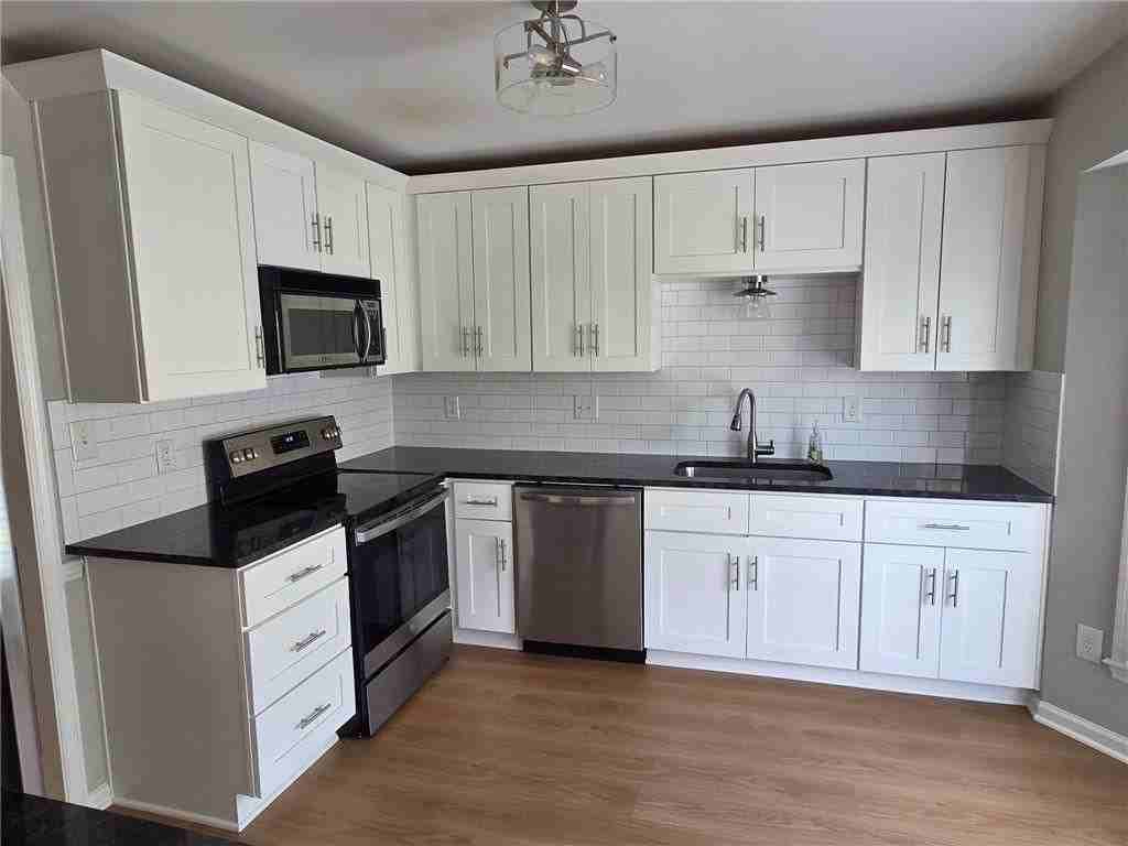 1409 Old Virginia Ct Se - Photo 3 of 15