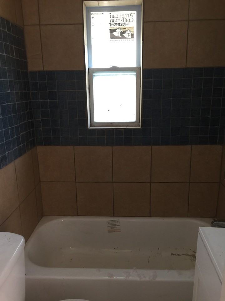 1611 E 9th St - Photo 6 of 6